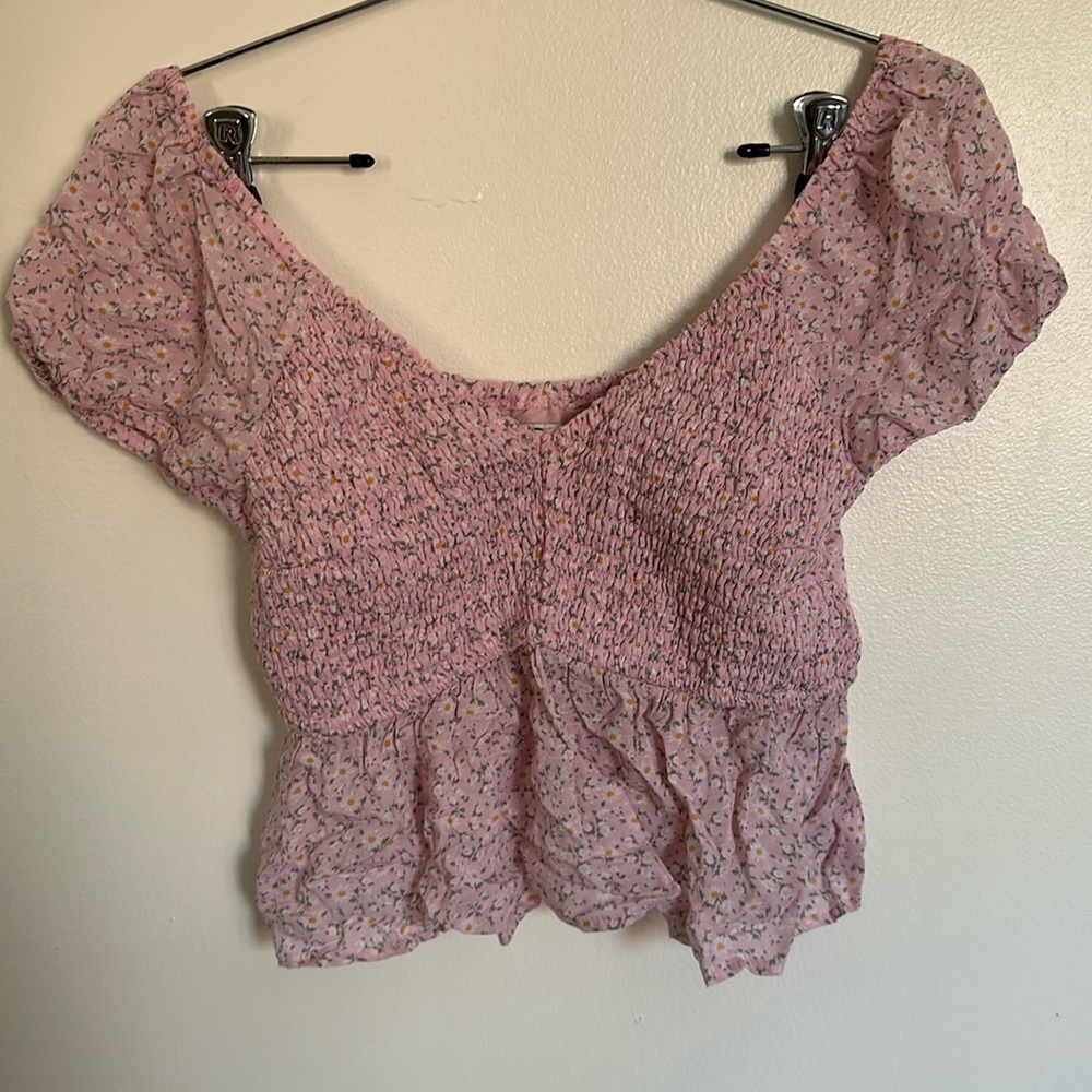 Pink hollister floral puff sleeve crop top